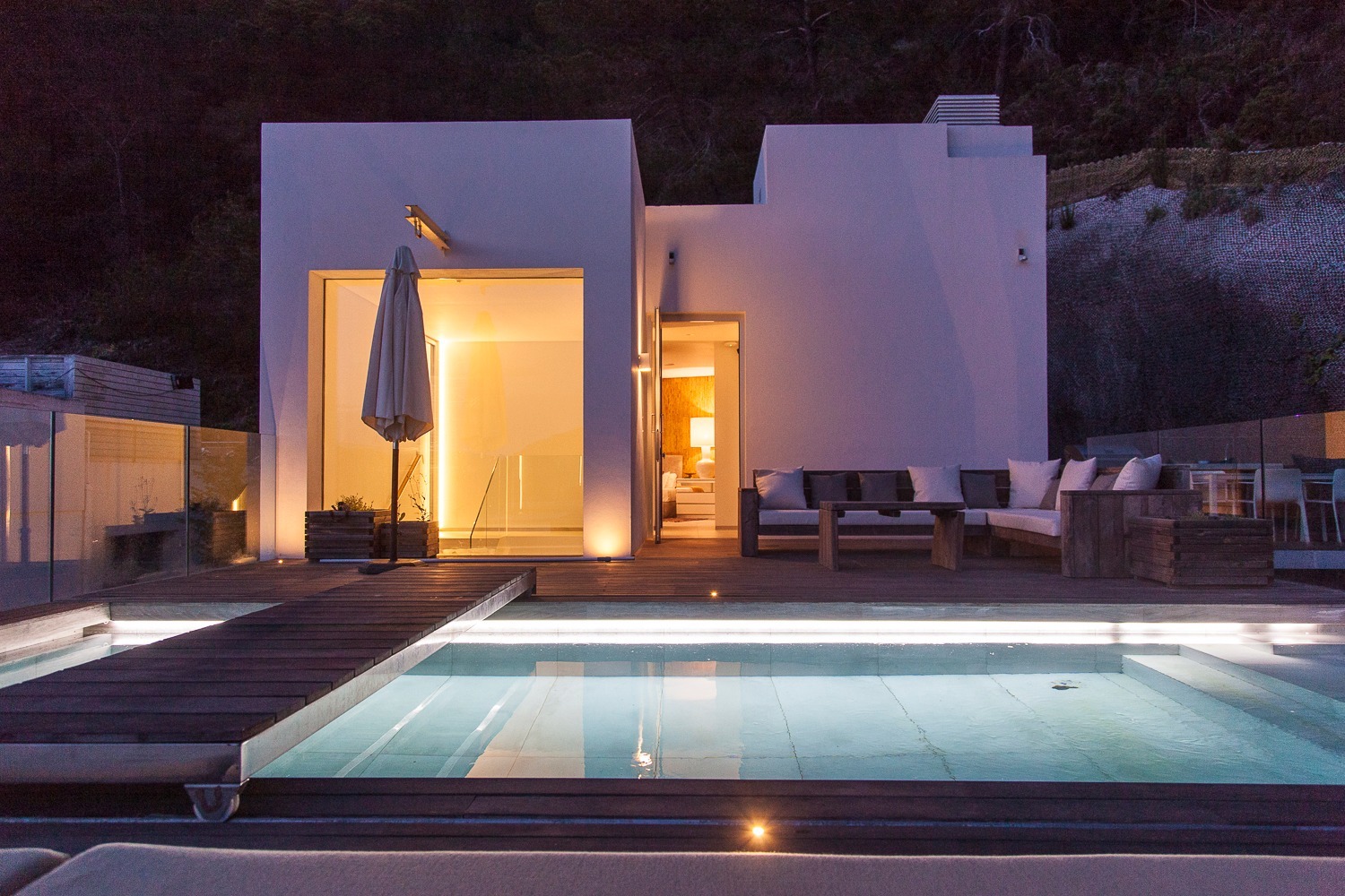 Resa estates Ibiza modern villa Cala llonga golf sale te koop house exterior night.jpg